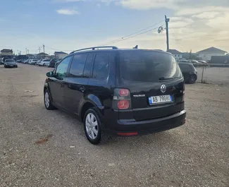 Diesel motor van 1,9L van Volkswagen Touran 2009 te huur in Tirana.