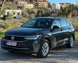 Autohuur Volkswagen Tiguan 2022 in in Montenegro, met Diesel brandstof en 150 pk ➤ Vanaf 42 EUR per dag.