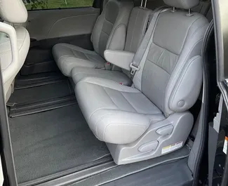 Autohuur Toyota Sienna 2020 in in Armenië, met Benzine brandstof en 296 pk ➤ Vanaf 75 USD per dag.