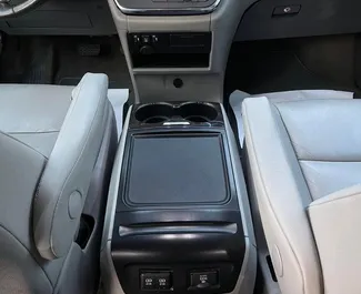 Verhuur Toyota Sienna. Comfort, Minivan Auto te huur in Armenië ✓ Borg van Borg van 395 USD ✓ Verzekeringsmogelijkheden TPL, CDW, FDW, Buitenland.