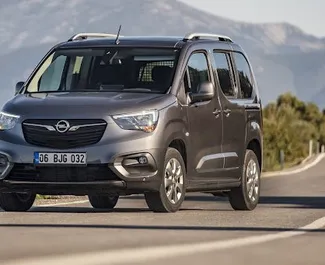 Vooraanzicht van een huurauto Opel Combo Life in Istanbul, Turkije ✓ Auto #7513. ✓ Transmissie Automatisch TM ✓ 4 beoordelingen.