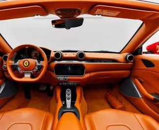Verhuur Ferrari Portofino. Luxe, Cabriolet Auto te huur in de VAE ✓ Borg van Borg van 2500 AED ✓ Verzekeringsmogelijkheden TPL.
