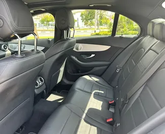 Verhuur Mercedes-Benz C300 Coupe. Premium, Luxe Auto te huur in de VAE ✓ Borg van Borg van 2500 AED ✓ Verzekeringsmogelijkheden TPL.