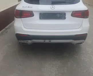 Vooraanzicht van een huurauto Mercedes-Benz GLC300 in Bakoe, Azerbeidzjan ✓ Auto #13513. ✓ Transmissie Automatisch TM ✓ 0 beoordelingen.