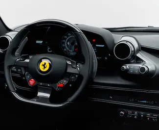 Verhuur Ferrari F8 Spider. Premium, Luxe, Cabriolet Auto te huur in de VAE ✓ Borg van Borg van 2500 AED ✓ Verzekeringsmogelijkheden TPL.