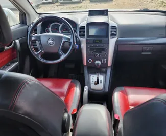 Verhuur Chevrolet Captiva. Comfort, Crossover Auto te huur in Albanië ✓ Borg van Borg van 200 EUR ✓ Verzekeringsmogelijkheden TPL, CDW, SCDW, FDW, Buitenland.