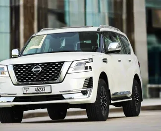 Vooraanzicht van een huurauto Nissan Patrol in Dubai, Verenigde Arabische Emiraten ✓ Auto #13328. ✓ Transmissie Automatisch TM ✓ 0 beoordelingen.