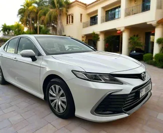 Vooraanzicht van een huurauto Toyota Camry in Dubai, Verenigde Arabische Emiraten ✓ Auto #13333. ✓ Transmissie Automatisch TM ✓ 0 beoordelingen.