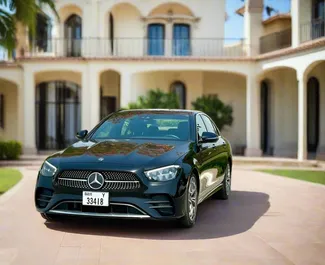 Vooraanzicht van een huurauto Mercedes-Benz E350 in Dubai, Verenigde Arabische Emiraten ✓ Auto #13467. ✓ Transmissie Automatisch TM ✓ 0 beoordelingen.