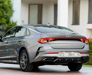 Verhuur Kia K5. Comfort, Premium Auto te huur in de VAE ✓ Borg van Borg van 2500 AED ✓ Verzekeringsmogelijkheden TPL.