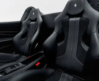 Autohuur Ferrari F8 Spider 2023 in in de VAE, met Benzine brandstof en 710 pk ➤ Vanaf 3500 AED per dag.