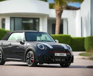 Autohuur Mini Cooper 2022 in in de VAE, met Benzine brandstof en 136 pk ➤ Vanaf 300 AED per dag.