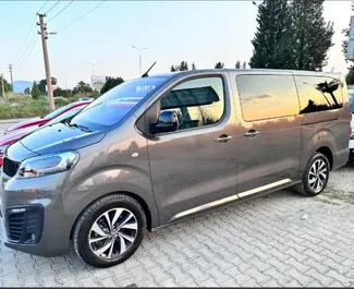 Vooraanzicht van een huurauto Fiat Ulysse Luchthaven Dalaman, Turkije ✓ Auto #13061. ✓ Transmissie Automatisch TM ✓ 0 beoordelingen.