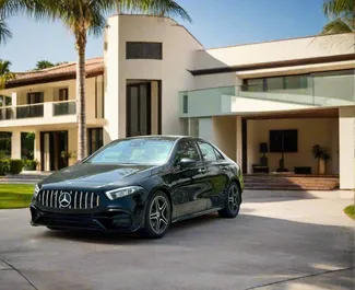 Mercedes-Benz A220 2022 beschikbaar voor verhuur in Dubai, met een kilometerlimiet van onbeperkt.