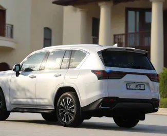 Lexus LX570 2023 beschikbaar voor verhuur in Dubai, met een kilometerlimiet van onbeperkt.