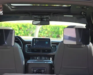 Autohuur Chevrolet Tahoe 2022 in in de VAE, met Benzine brandstof en 355 pk ➤ Vanaf 475 AED per dag.