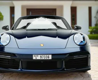 Vooraanzicht van een huurauto Porsche 911 Carrera S Cabrio in Dubai, Verenigde Arabische Emiraten ✓ Auto #13497. ✓ Transmissie Automatisch TM ✓ 0 beoordelingen.