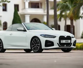 BMW 430i Cabrio 2023 met Aandrijving achteraan systeem, beschikbaar in Dubai.