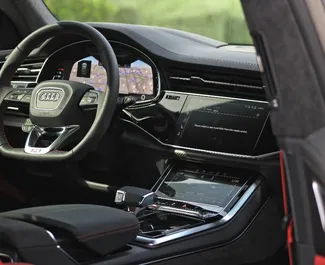Autohuur Audi RS Q8 2022 in in de VAE, met Benzine brandstof en 600 pk ➤ Vanaf 999 AED per dag.