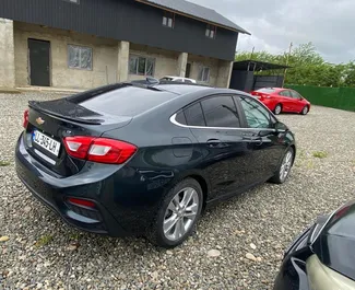 Verhuur Chevrolet Cruze. Comfort Auto te huur in Georgië ✓ Borg van Borg van 300 GEL ✓ Verzekeringsmogelijkheden TPL, CDW, SCDW, FDW, Diefstal, Buitenland.