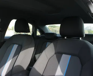 Audi A3 Sedan 2023 beschikbaar voor verhuur in Dubai, met een kilometerlimiet van onbeperkt.