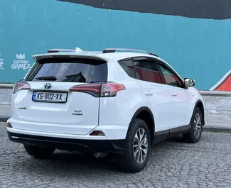 Hybride motor van 2,5L van Toyota Rav4 2016 te huur in Batumi.