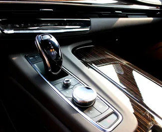 Benzine motor van 6,2L van Cadillac Escalade 2023 te huur in Dubai.