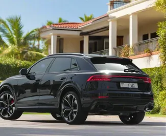 Benzine motor van 4,0L van Audi RS Q8 2022 te huur in Dubai.