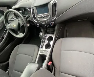 Benzine motor van 1,4L van Chevrolet Cruze 2018 te huur in Koetaisi.