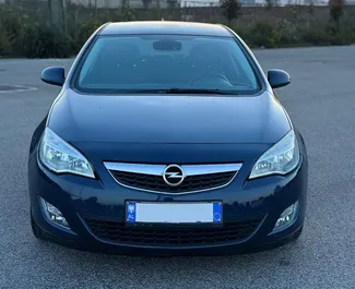 Vooraanzicht van een huurauto Opel Astra in Durrës, Albanië ✓ Auto #13177. ✓ Transmissie Handmatig TM ✓ 0 beoordelingen.