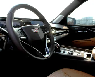 Cadillac Escalade 2023 beschikbaar voor verhuur in Dubai, met een kilometerlimiet van onbeperkt.