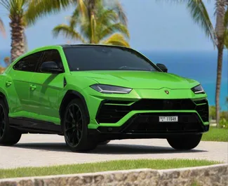 Interieur van Lamborghini Urus te huur in de VAE. Een geweldige auto met 5 zitplaatsen en een Automatisch transmissie.