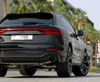 Audi RS Q8 2022 beschikbaar voor verhuur in Dubai, met een kilometerlimiet van onbeperkt.