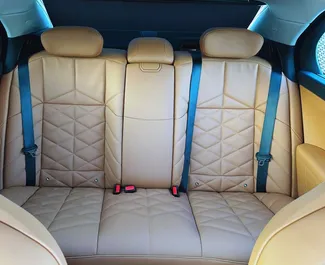 Verhuur BMW 735i. Premium, Luxe Auto te huur in de VAE ✓ Borg van Borg van 2500 AED ✓ Verzekeringsmogelijkheden TPL.