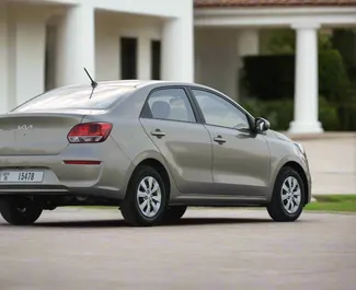 Benzine motor van 1,4L van Kia Pegas 2024 te huur in Dubai.
