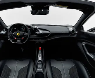 Benzine motor van 3,9L van Ferrari F8 Spider 2023 te huur in Dubai.