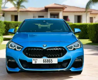 Vooraanzicht van een huurauto BMW 218i in Dubai, Verenigde Arabische Emiraten ✓ Auto #13444. ✓ Transmissie Automatisch TM ✓ 0 beoordelingen.