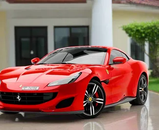 Benzine motor van 3,0L van Ferrari Portofino 2021 te huur in Dubai.