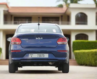 Interieur van Kia Pegas te huur in de VAE. Een geweldige auto met 5 zitplaatsen en een Automatisch transmissie.