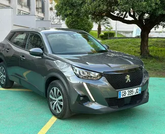 Vooraanzicht van een huurauto Peugeot 2008 in Rafailovici, Montenegro ✓ Auto #13038. ✓ Transmissie Automatisch TM ✓ 0 beoordelingen.