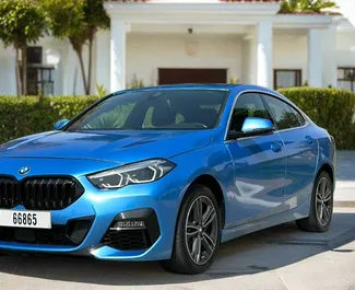 Benzine motor van 2,0L van BMW 218i 2021 te huur in Dubai.