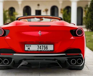 Ferrari Portofino 2021 beschikbaar voor verhuur in Dubai, met een kilometerlimiet van onbeperkt.