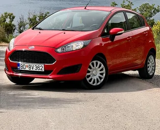 Vooraanzicht van een huurauto Ford Fiesta Ecoboost in Budva, Montenegro ✓ Auto #12505. ✓ Transmissie Automatisch TM ✓ 0 beoordelingen.
