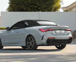 Interieur van BMW 430i Cabrio te huur in de VAE. Een geweldige auto met 4 zitplaatsen en een Automatisch transmissie.