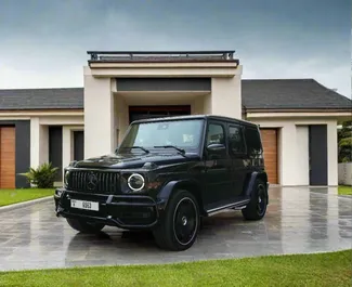 Vooraanzicht van een huurauto Mercedes-Benz G63 AMG in Dubai, Verenigde Arabische Emiraten ✓ Auto #13315. ✓ Transmissie Automatisch TM ✓ 0 beoordelingen.