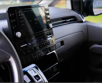 Verhuur Hyundai Staria. Comfort, Minivan Auto te huur in de VAE ✓ Borg van Borg van 2500 AED ✓ Verzekeringsmogelijkheden TPL.