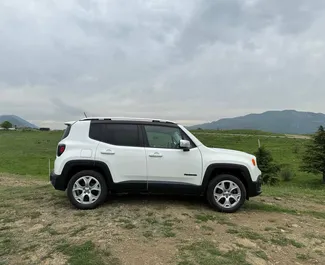 Benzine motor van L van Jeep Renegade 2017 te huur in Tbilisi.