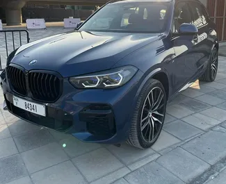 Vooraanzicht van een huurauto BMW X5 in Dubai, Verenigde Arabische Emiraten ✓ Auto #13576. ✓ Transmissie Automatisch TM ✓ 0 beoordelingen.