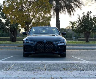 Benzine motor van 2,0L van BMW 420i Cabrio 2025 te huur in Dubai.