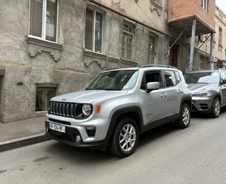 Vooraanzicht van een huurauto Jeep Renegade in Tbilisi, Georgië ✓ Auto #13408. ✓ Transmissie Automatisch TM ✓ 0 beoordelingen.